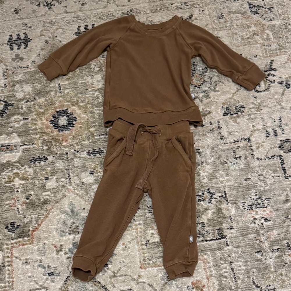 Kyte BABY Sweatshirt and Joggers Set
